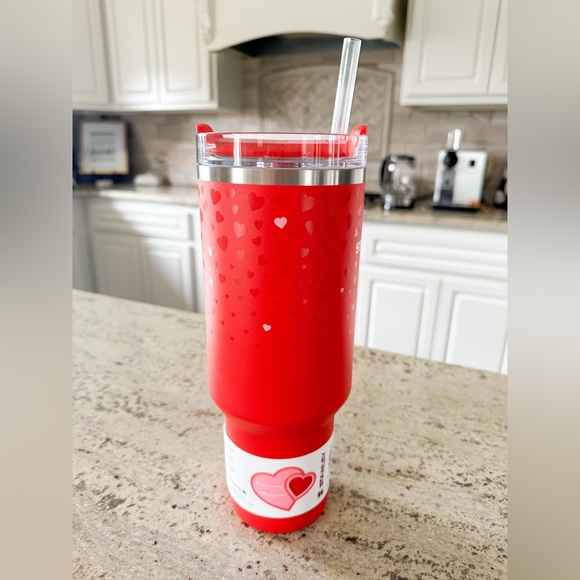 Valentine's Day - Limited Edition - Stanley 40oz with hearts - Picture 4 of 7